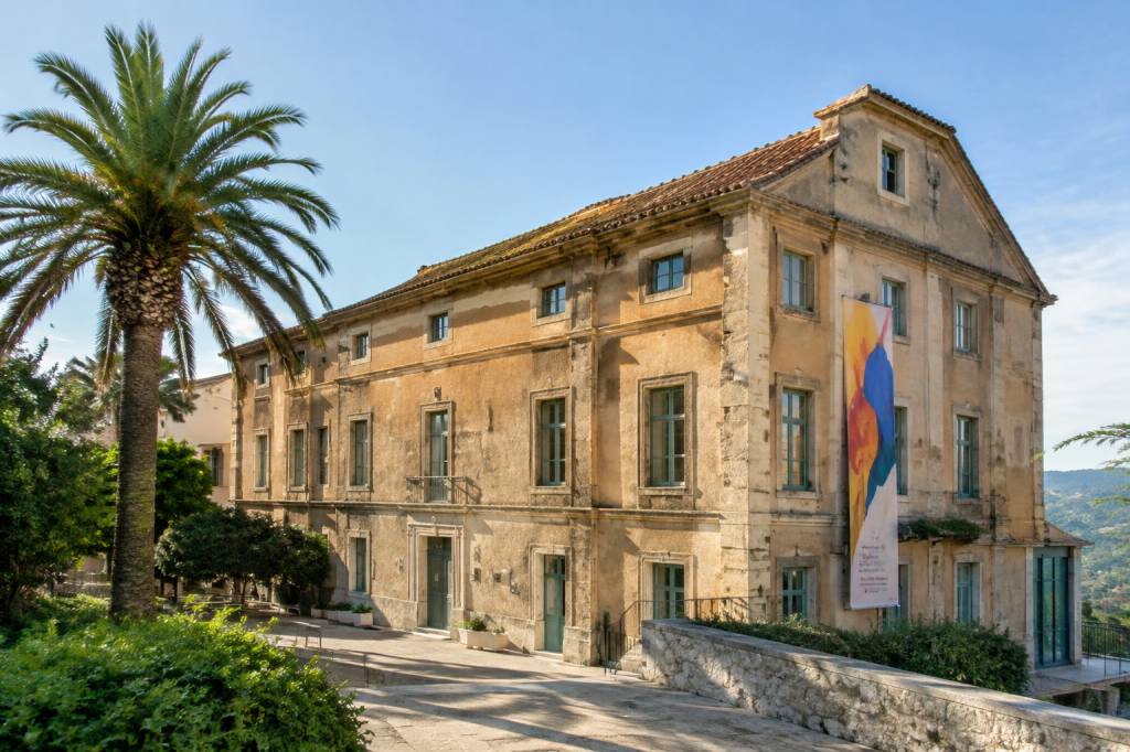 Espace Chiris à Grasse : histoire et visite d’un lieu culturel emblématique Espace Chiris à Grasse : histoire et visite d’un lieu culturel emblématique